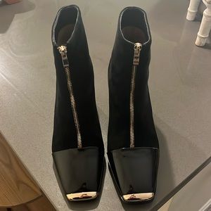 Jimishow Women’s Black Suede Ankle Booties Block Heeled & Zipper. Size 10